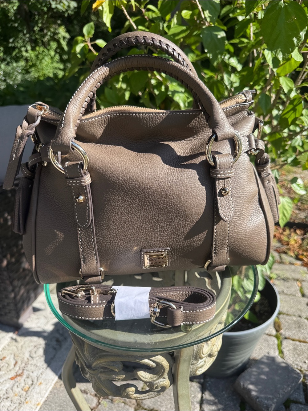Dooney and Bourke sorrento satchel - Picture 9 of 9